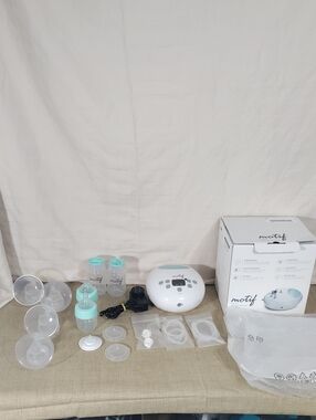 Motif Luna White & Mint ++ (Very Nice)
